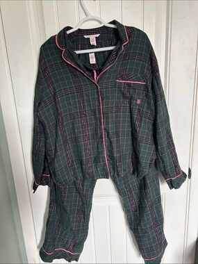 Victoria Secret Dark Green Plaid Pajama Set with Pink Trim